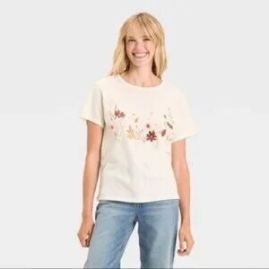 Embroidered Floral Short Sleeve Top